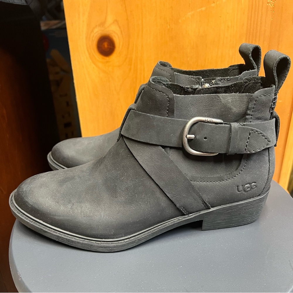 UGG WYLMA woman’s leather Ankle Boots